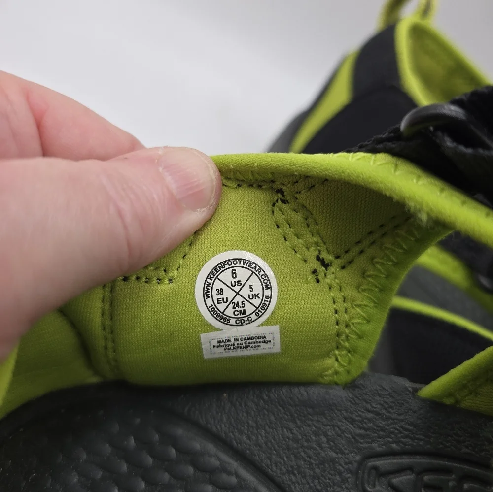 Keen Newport Waterproof Black Green Outdoor Hiking Sandles. Ladies 6